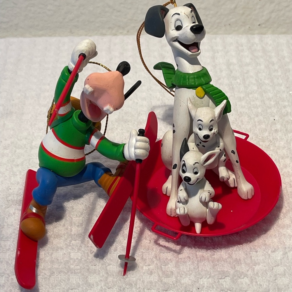 Vintage Disney 101 Dalmatians and Goofy Skiing